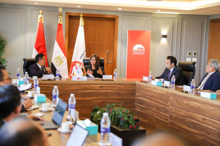 لقاء وفد الحكومة الإندونيسية