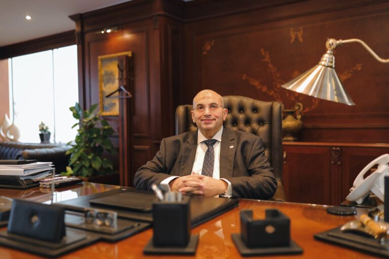 النائب أشرف عبد الغني