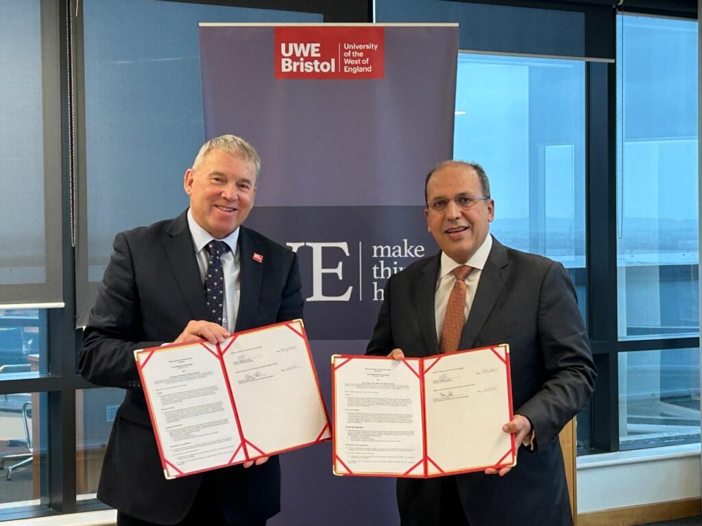 خلال توقيع البروتوكول