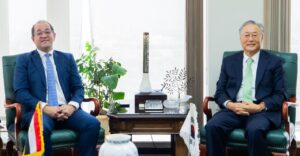 وزير المالية وسفير كوريا الجنوبية