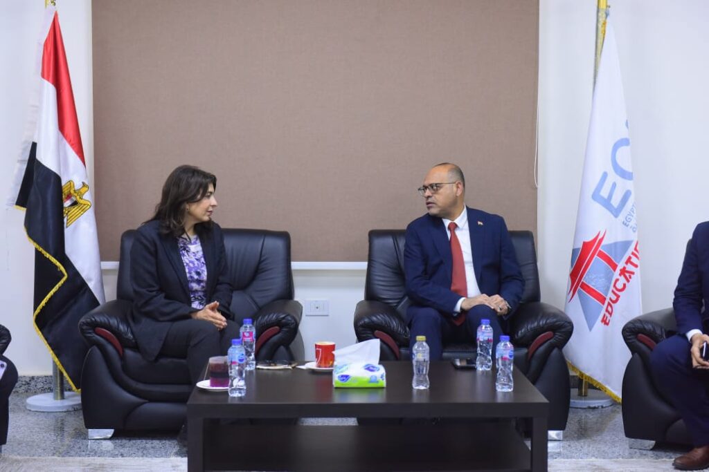 لقاء وزير العمل ورئيس الجامعة المصرية الصينية