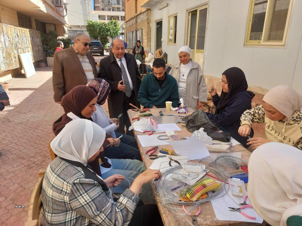نائب رئيس جامعة القاهرة يتفقد لجان الامتحانات