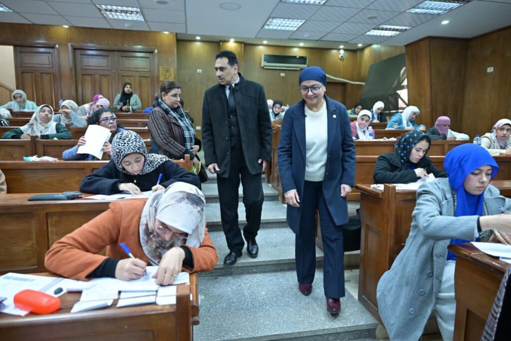 لجان الامتحانات