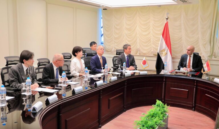 لقاء وزير التعليم مع الوفد الياباني