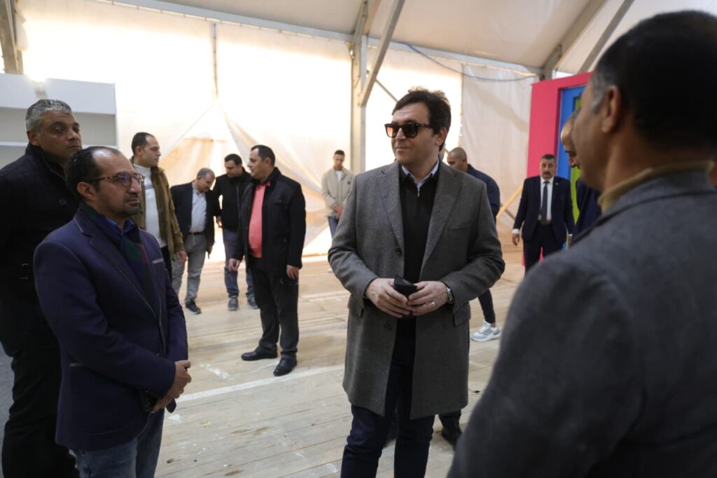 وزير الثقافة يتفقد تجهيزات معرض الكتاب