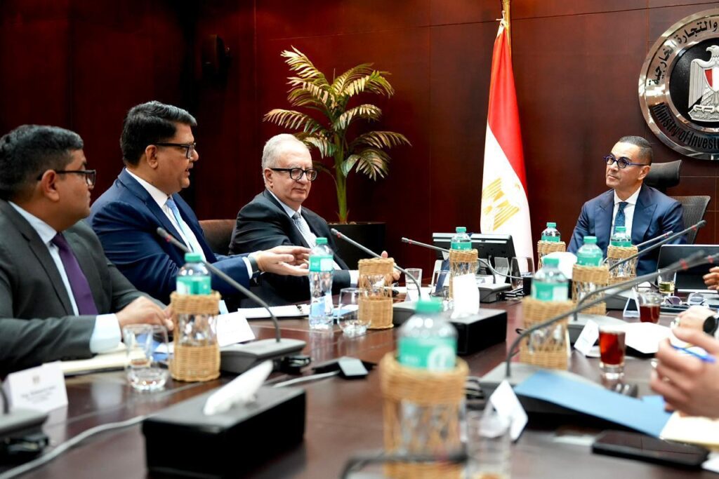 اجتماع وزير الاستثمار مع شركة إيفولف القابضة