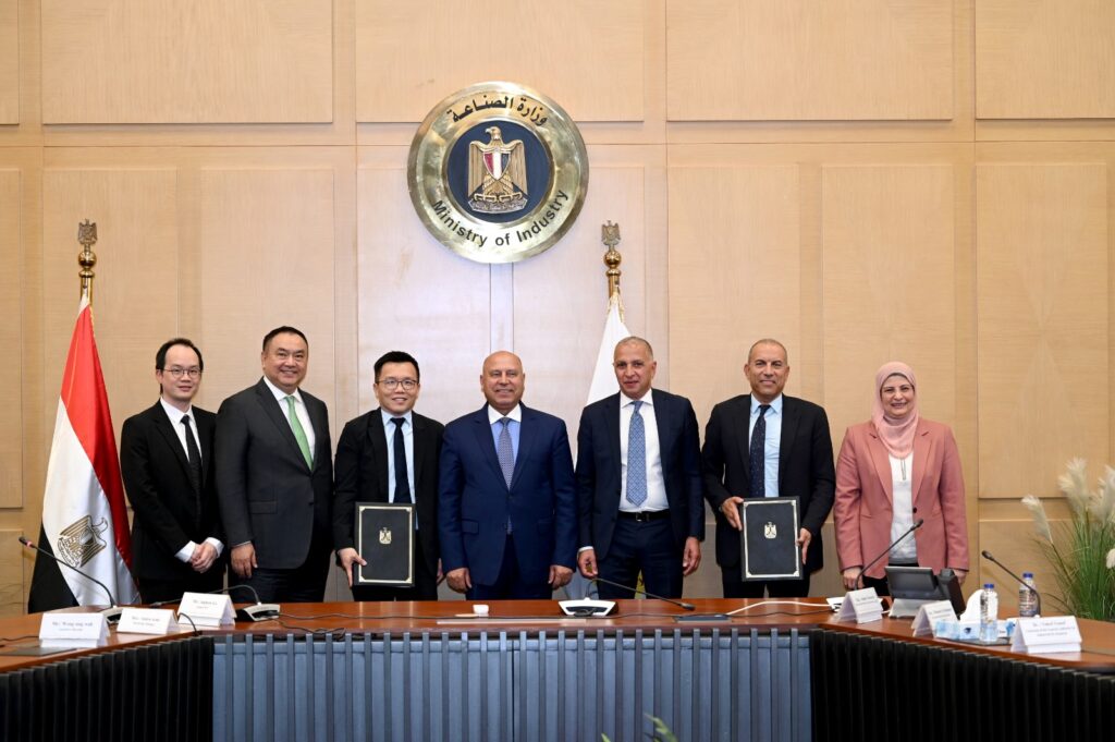 جانب من توقيع البروتوكول