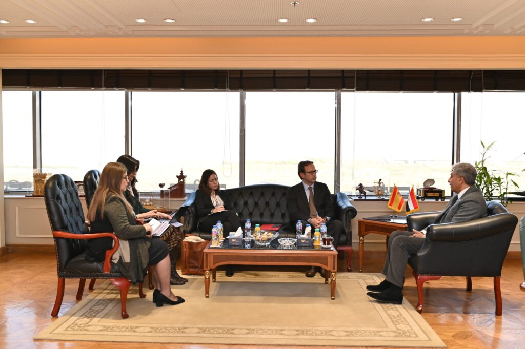 لقاء وزير السياحة وسفير إسبانيا