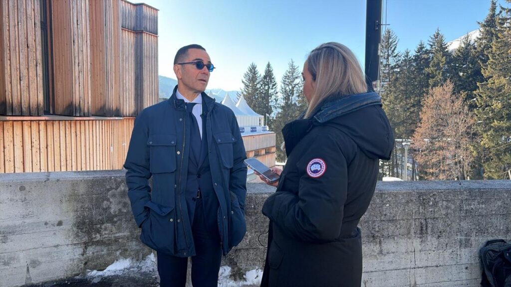 حسن الخطيب وزير الاستثمار