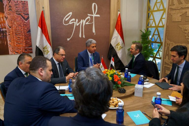 لقاء وزير السياحة مع منظمي الرحلات بالسوق الإسباني