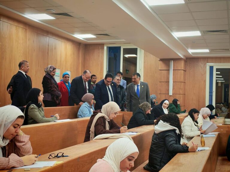 لجان الامتحانات