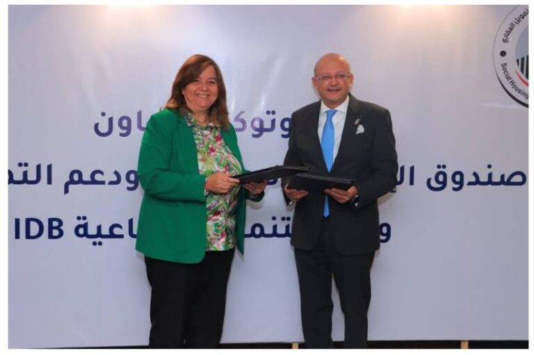 جانب من توقيع البروتوكول