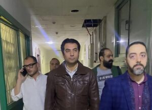 زيارة هشام بدوي لمستشفي أم المصريين