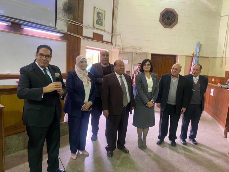 رئيس جامعة القاهرة يتفقد الكليات