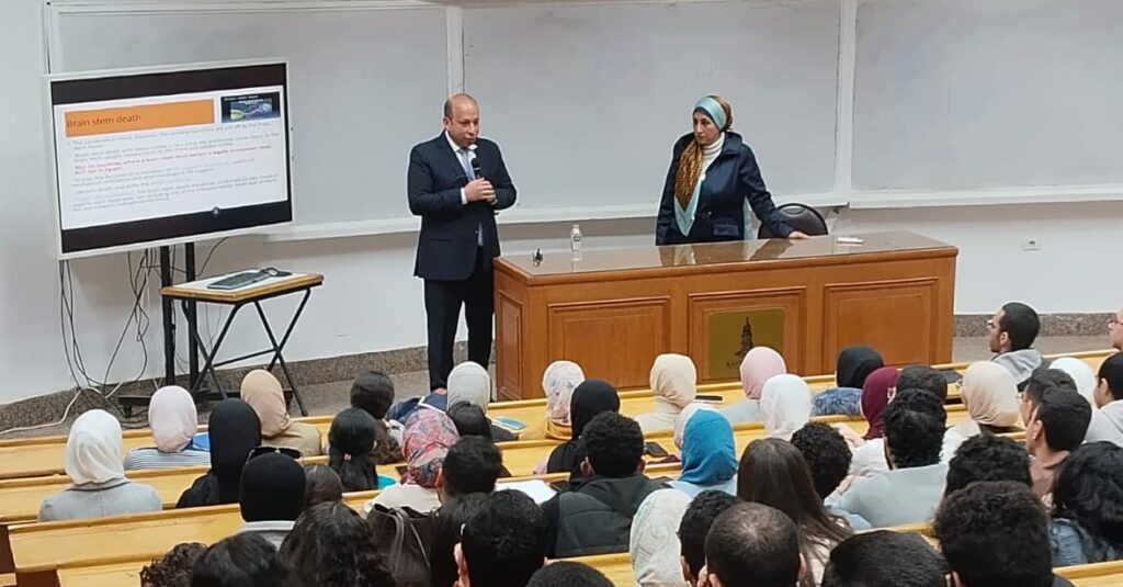 طلاب طب قصر العيني