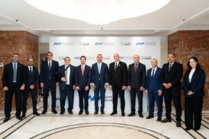 جانب من توقيع البروتوكول