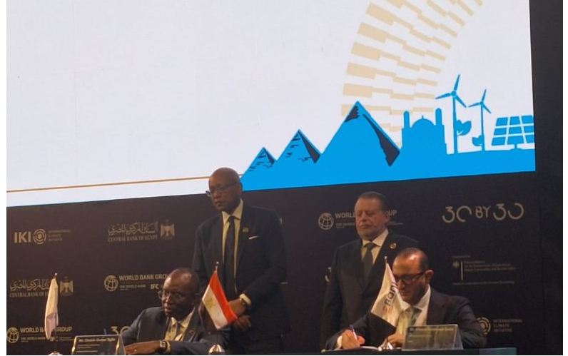 جانب من توقيع البروتوكول