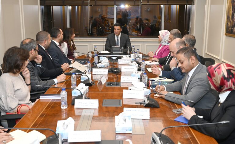 اجتماع وزير الصناعة وقيادات شركة نيسان