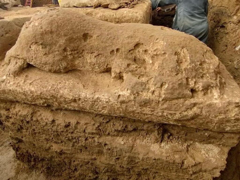 مبنى من الحجر الجيري