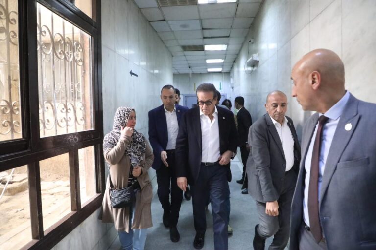 جولة وزير الصحة لمستشفى السلام التخصصي
