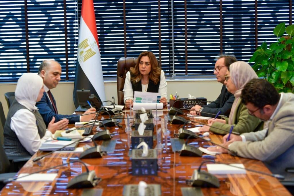 اجتماع وزيرة التنمية المحلية والبيئة