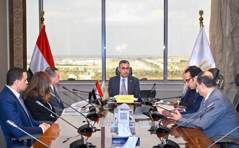 اجتماع وزير التموين