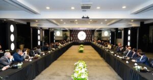 جانب من اجتماع وزير الاستثمار