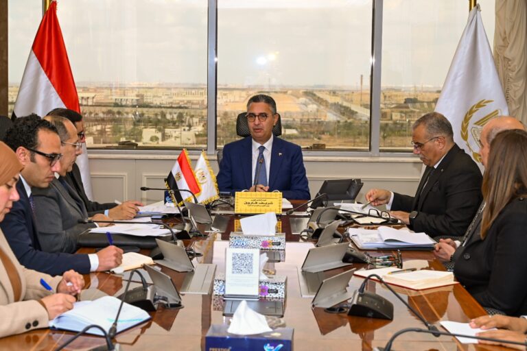 اجتماع وزير التموين