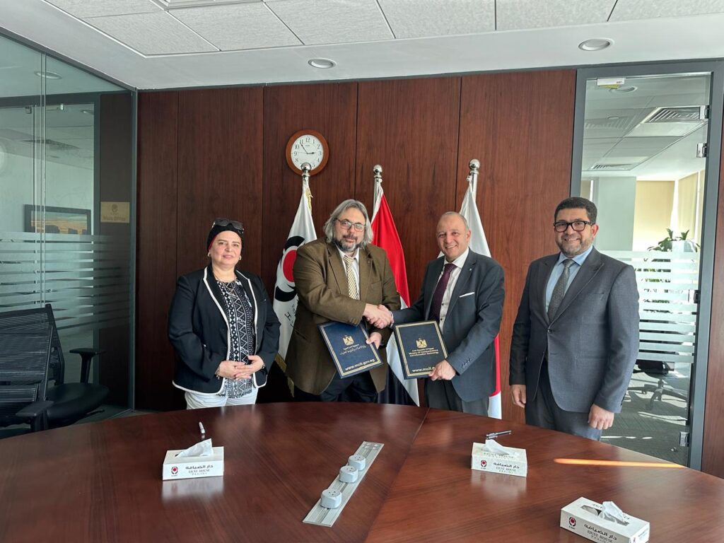 جانب من توقيع البروتوكول