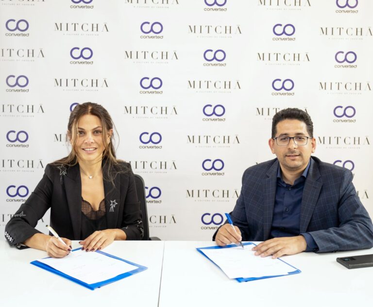 جانب من توقيع البروتوكول