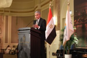 شريف فتحي وزير السياحة والآثار