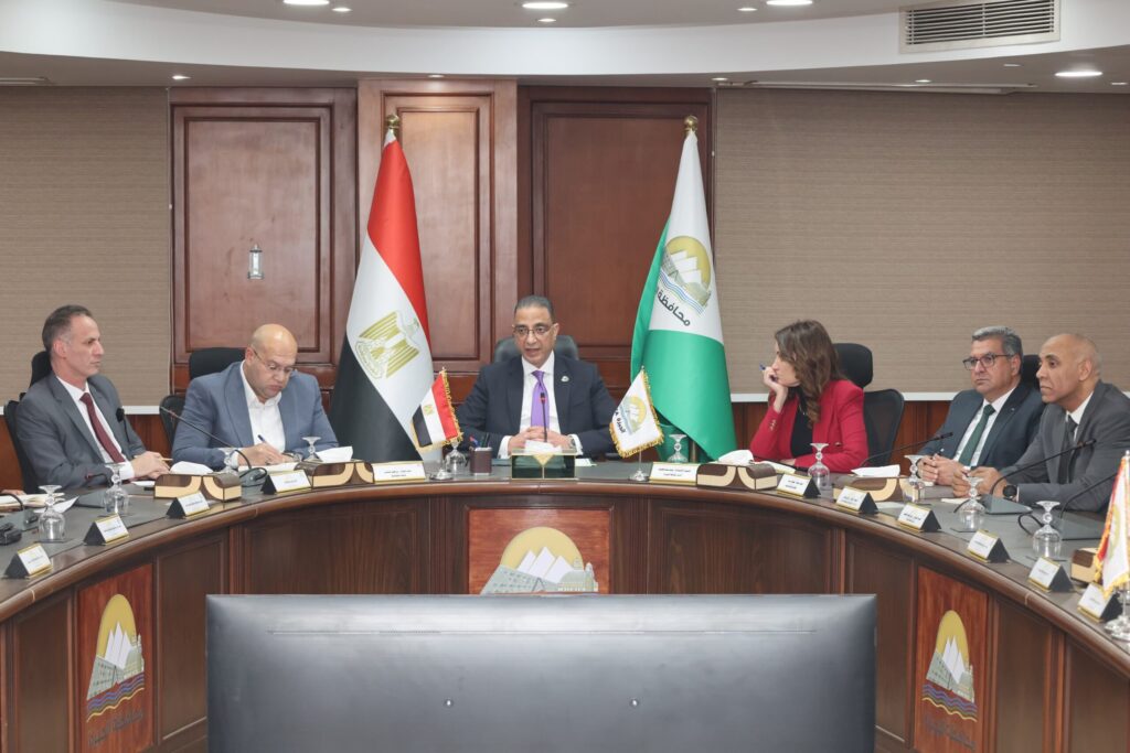 اجتماع محافظ الجيزة