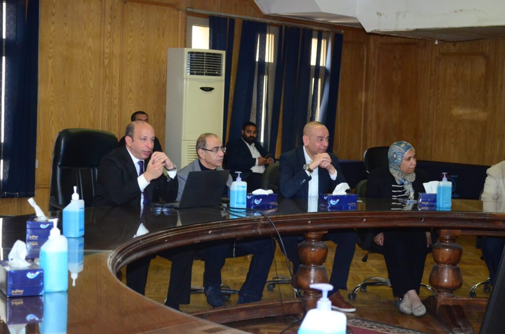 اجتماع عميد كلية طب قصر العيني