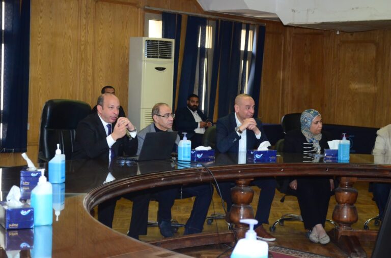 اجتماع عميد كلية طب قصر العيني
