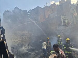 حريق مخزن خردة