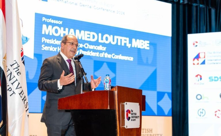 د. محمد لطيف رئيس الجامعة البريطانية