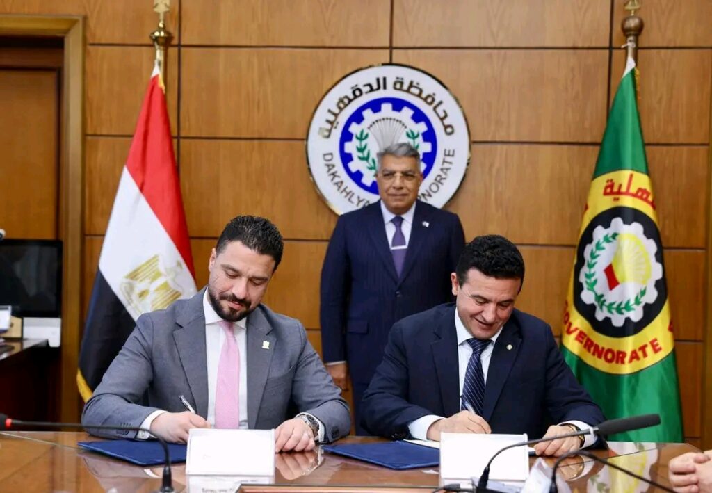 جانب من توقيع البروتوكول