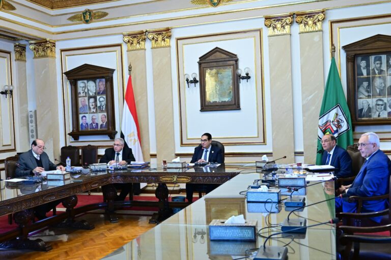 لجنة اختيار عمداء الكليات