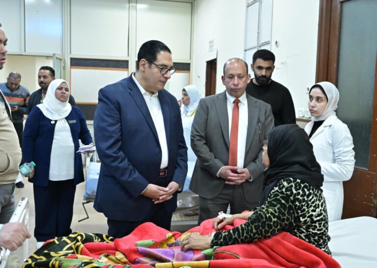 جولة رئيس جامعة القاهرة لقصر العيني