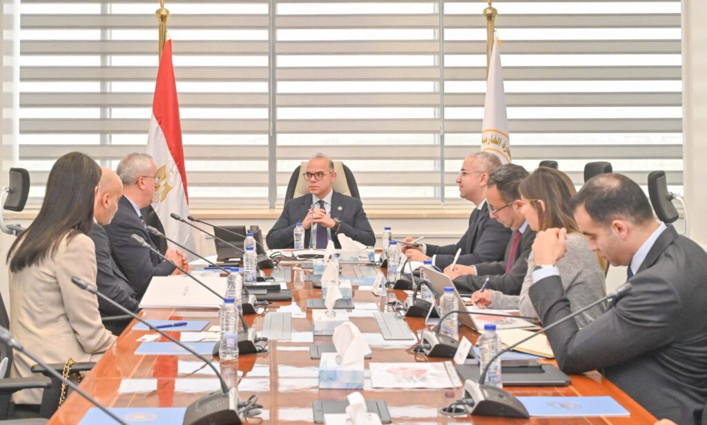 اجتماع وزير الاستثمار