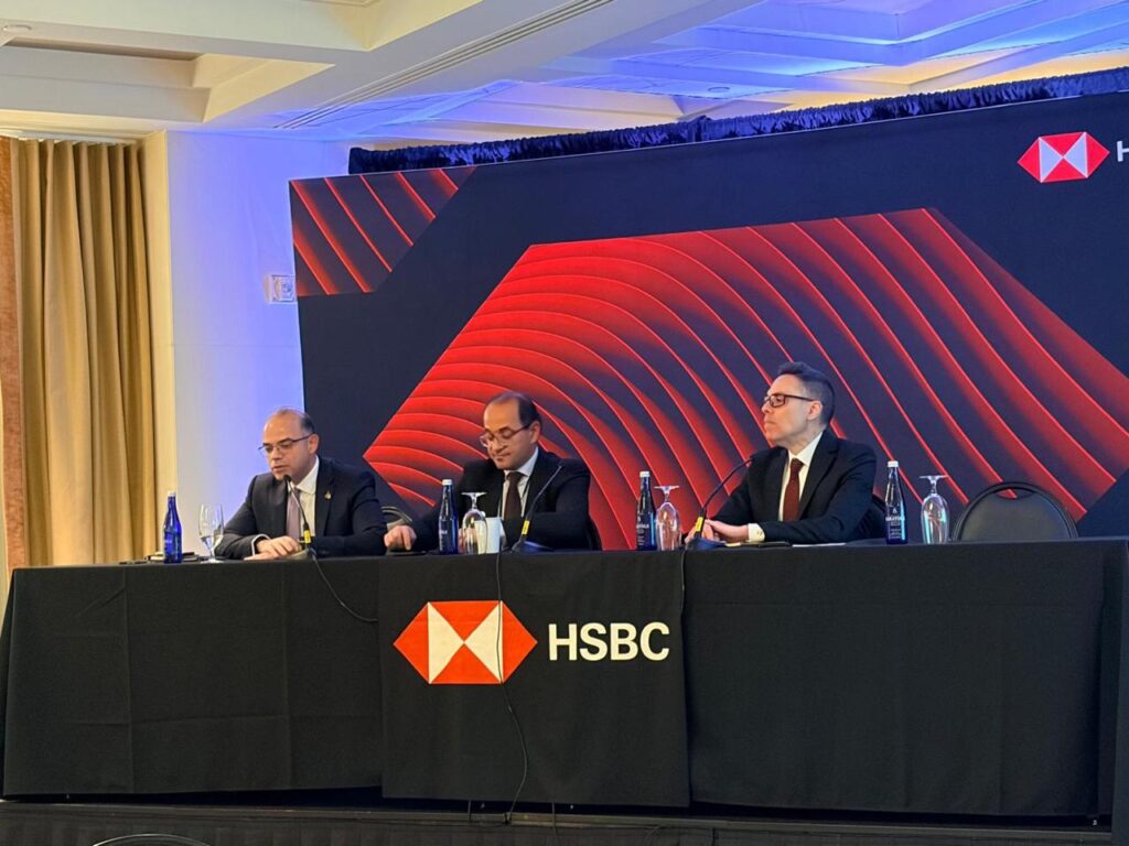 وزير الاستثمار خلال اجتماع بنك HSBC