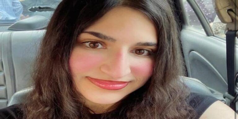 الطالبة هنا محمد