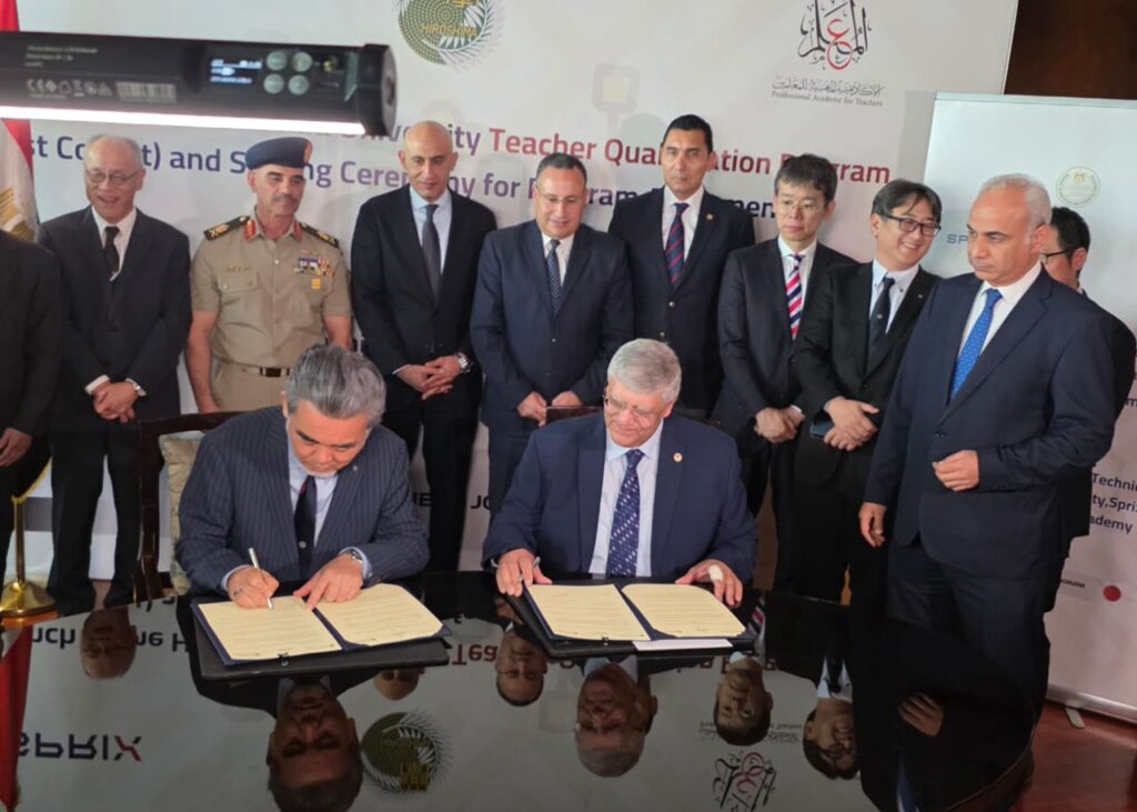 جانب من توقيع البروتوكول