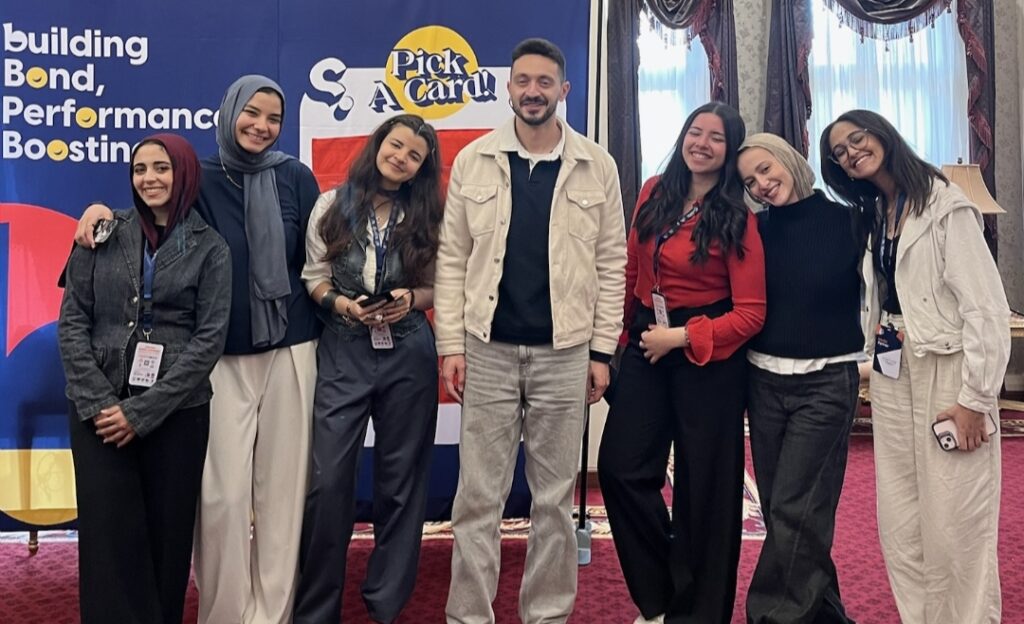 طلاب إعلام القاهرة