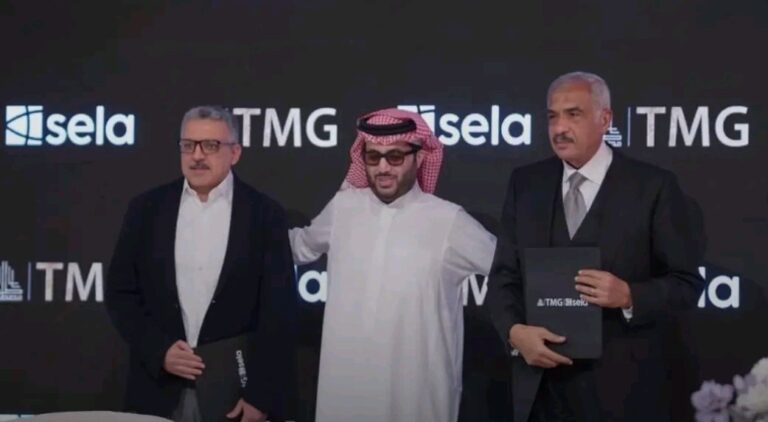 جانب من توقيع البروتوكول