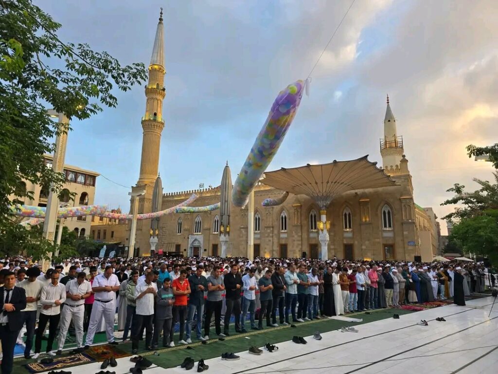 صلاة عيد الأضحى بمسجد الحسين