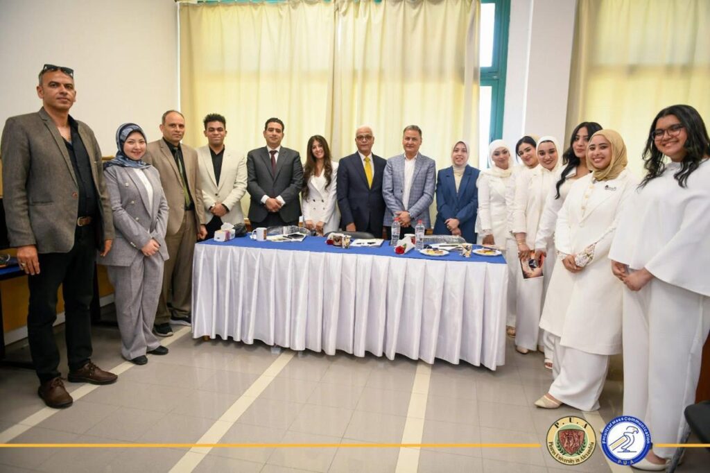 جانب من مناقشة مشروعات التخرج