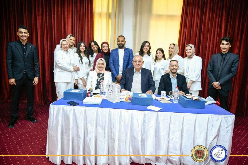 جانب من مناقشة مشروعات التخرج