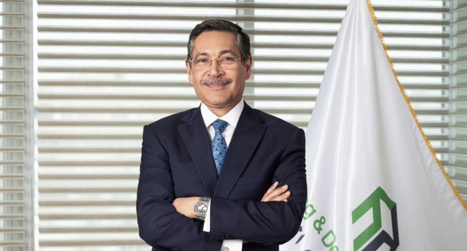حسن غانم الرئيس التنفيذي لبنك التعمير والاسكان