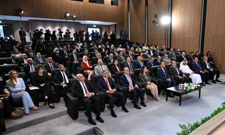 جانب من توقيع البروتوكول